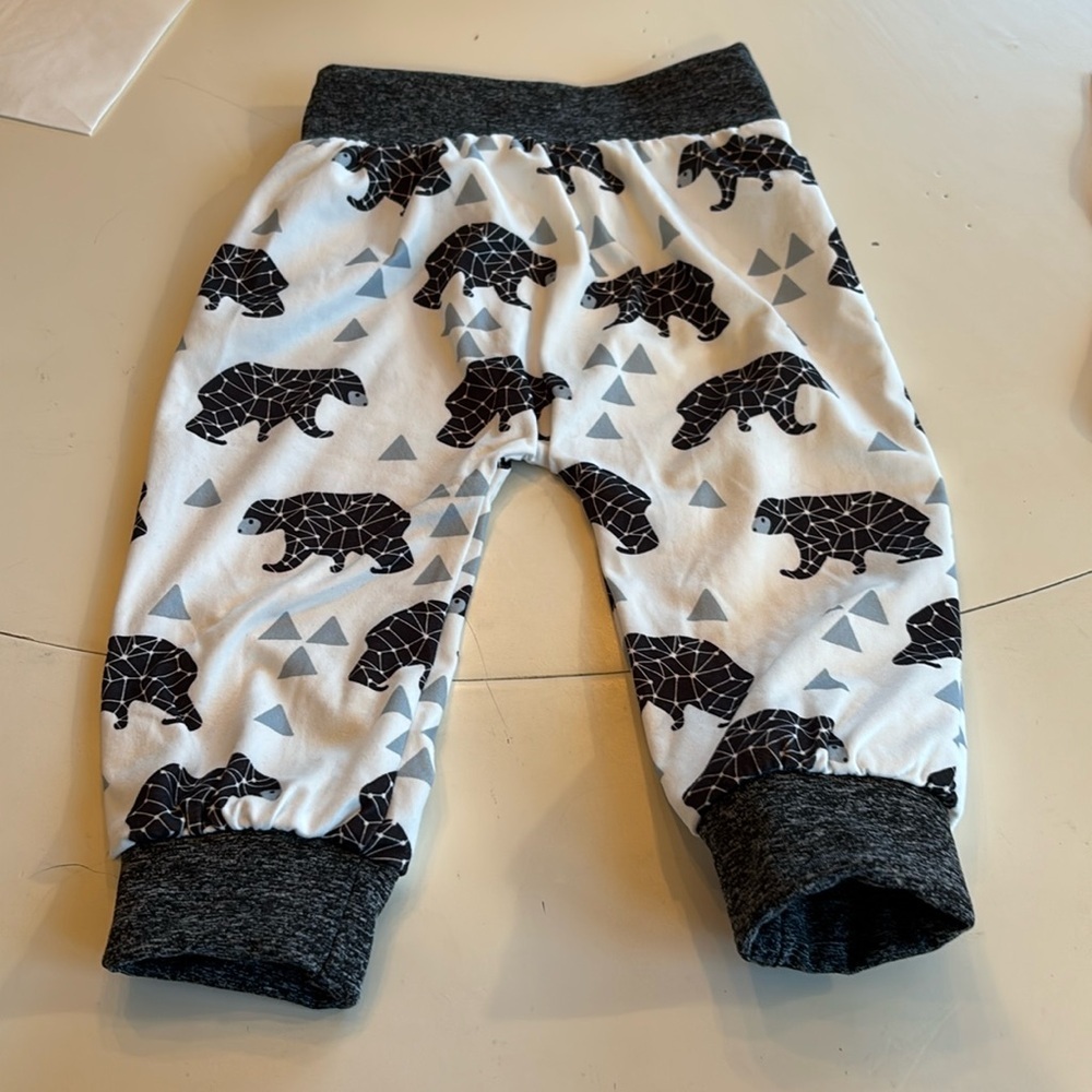 💐Hand Crafted Gray and Blue Leggings with Bear Print